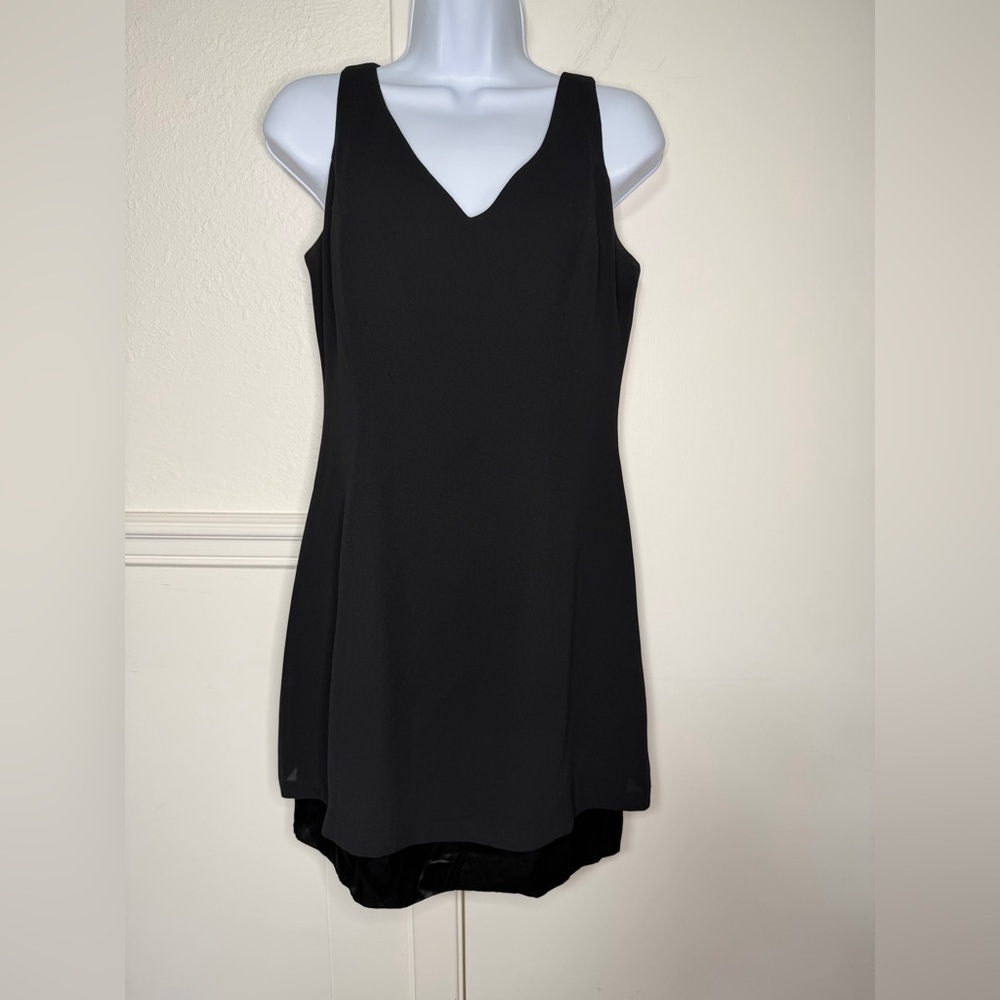Laundry By Shelli Segal Black Sleeveless V-Neck Mini Dress size 4